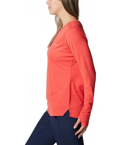 Women's W Skiff Guide Ls Knit Red Hibiscus $14.16 Activewear